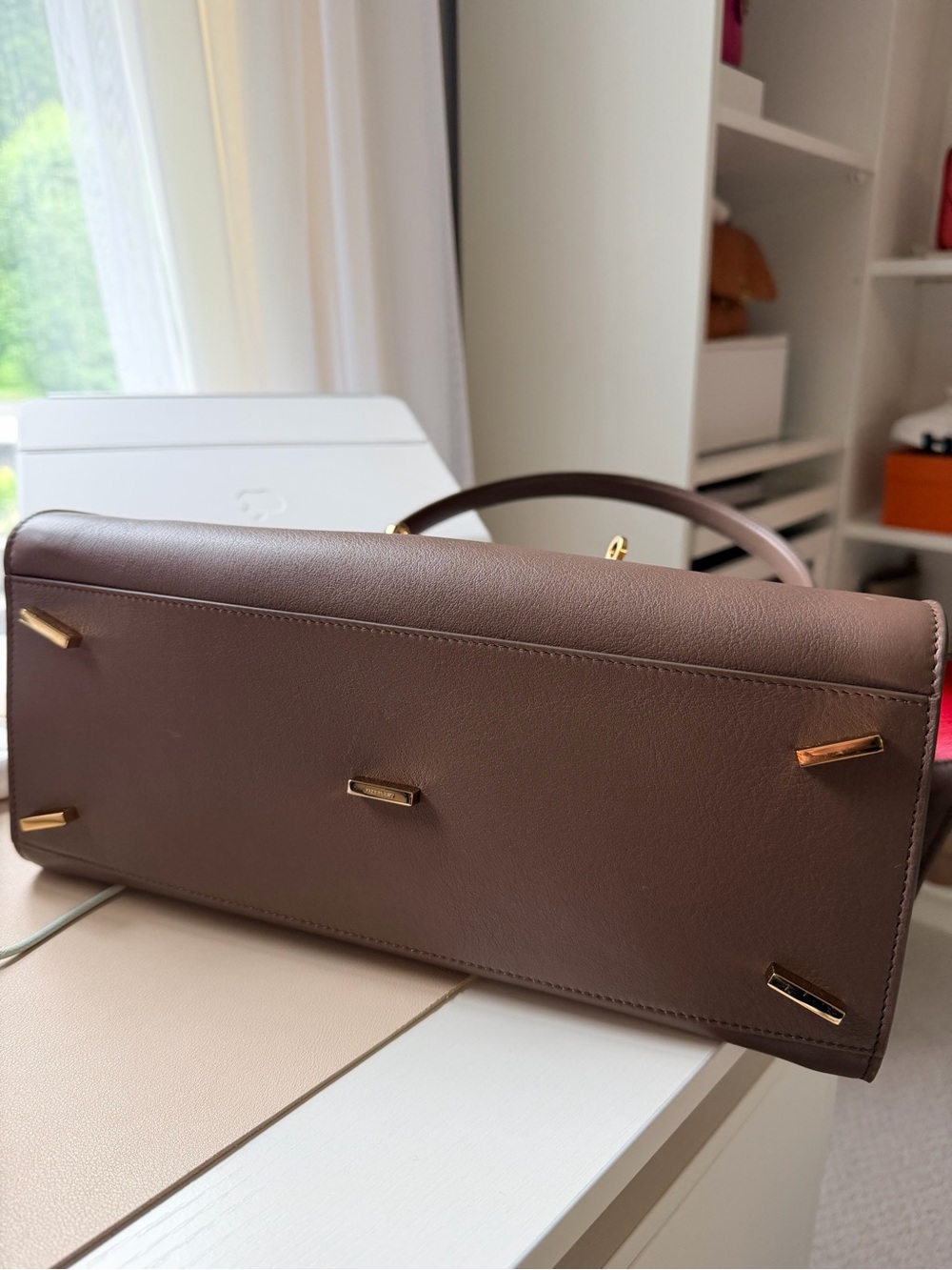 Salvatore Ferragamo Hug Soft bicolor shoulder bag (M) in Clay/Flame red colors - Picture 8 of 11